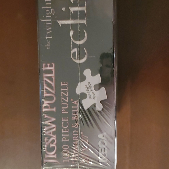 Twilight Saga- Eclipse "Edward & Bella"puzzle - Picture 4 of 4